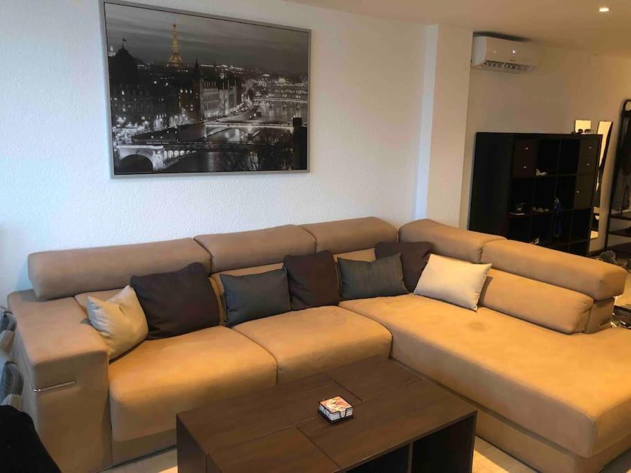 70 Sqm Apartment With Seaview In Arenales Del Sol. エクステリア 写真
